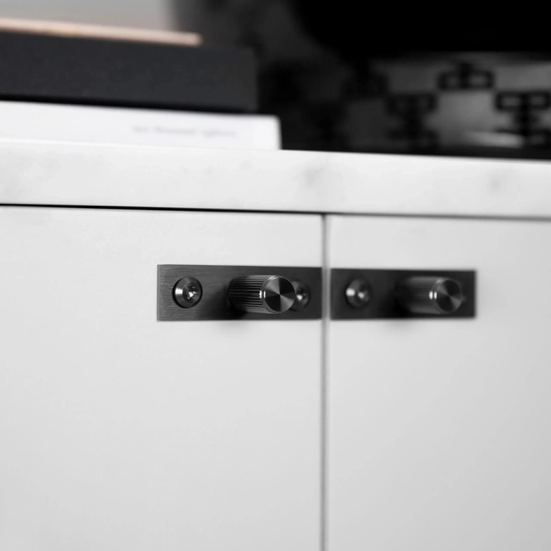 Furniture Knob – Linear Plate